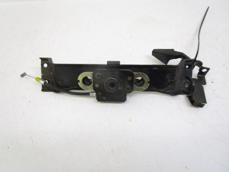 01 Kawasaki Ninja ZX11 D ZX 1100 Seat Latch Striker 27016-1098